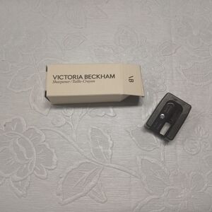 NIB Victoria Beckham sharpener/Taille-Crayon